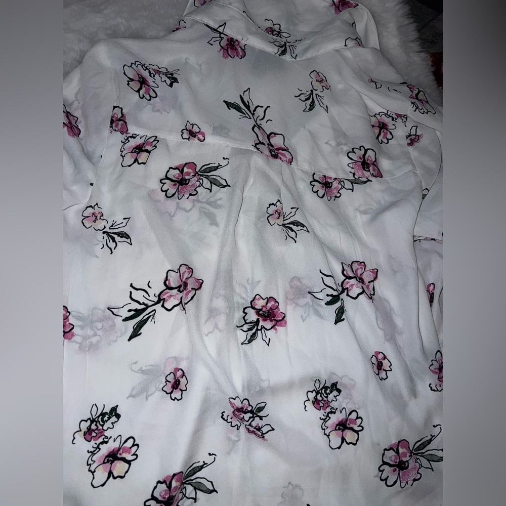 4/$10 Bundle Sale: EUC Floral Button Down Collar Blouse - Picture 5 of 5